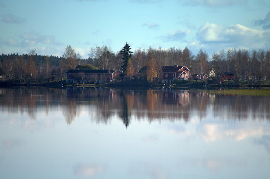 Kartanohotelli Saari Reisjärvi Exteriör bild